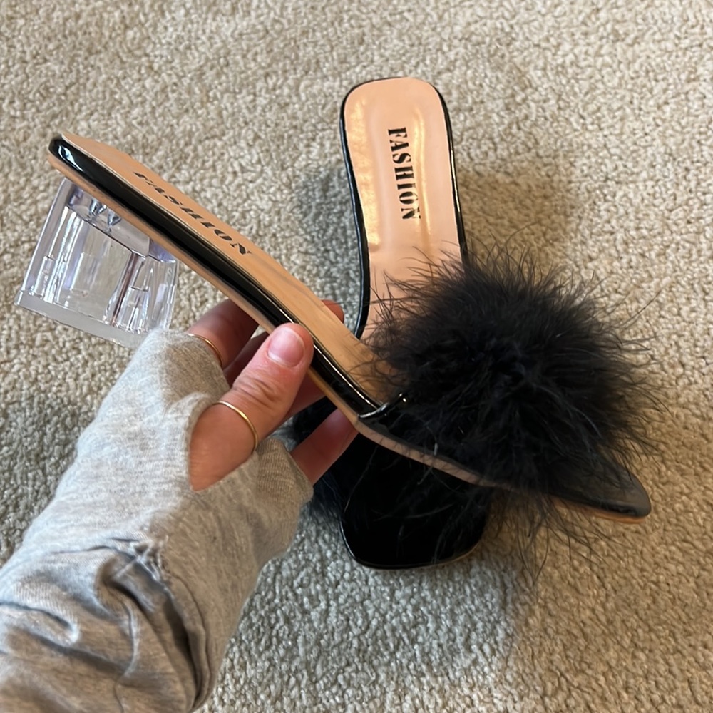 NWOT Fuax Fur Sandals W/ Block Heel / Size 9
